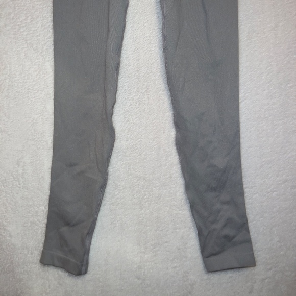 Tone it Up Gray high Waisted Seamless 7/8 Ankle Length Athletic Leggings - Picture 4 of 5